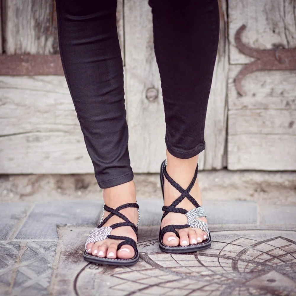 NEW Plaka Flat Sandals for Women Palm Leaf Sunset Sangria 9